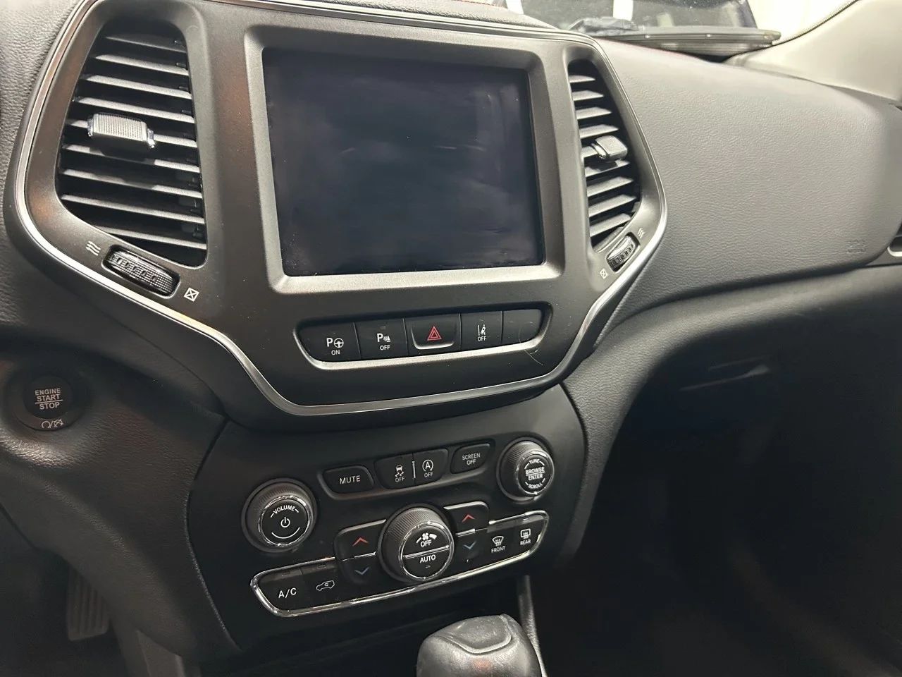 Jeep Cherokee 2023 - Image 18