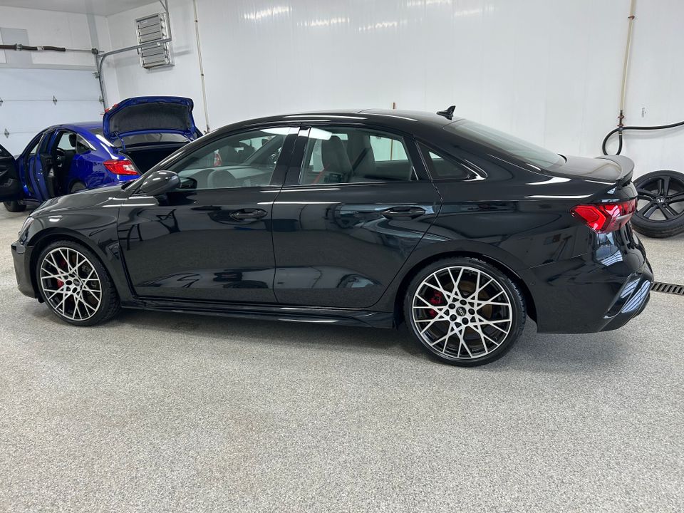 Audi RS 3 Sedan 2025 - Image 3