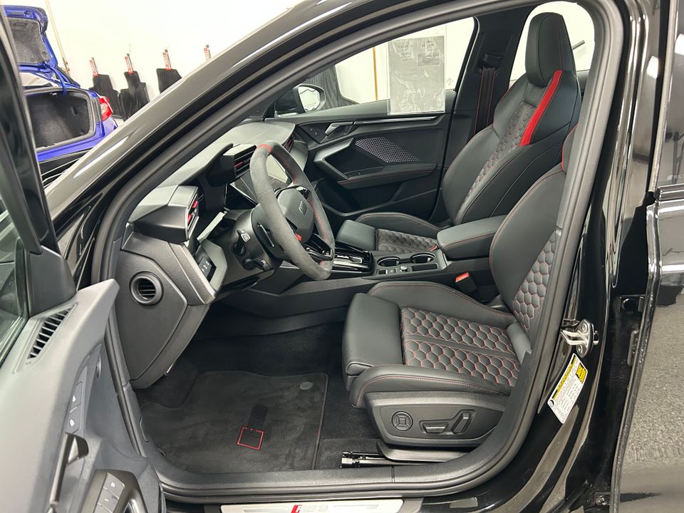 Audi RS 3 Sedan 2025 - Image 9
