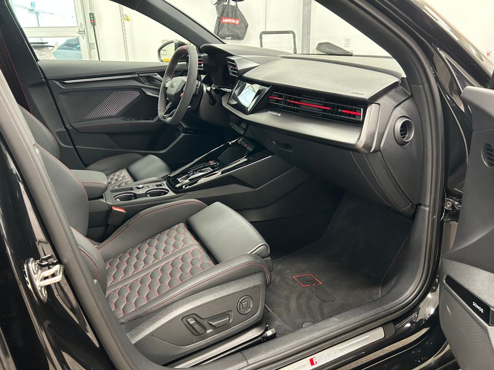 Audi RS 3 Sedan 2025 - Image 20