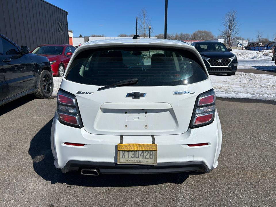 Chevrolet Sonic 2017 - Image 2