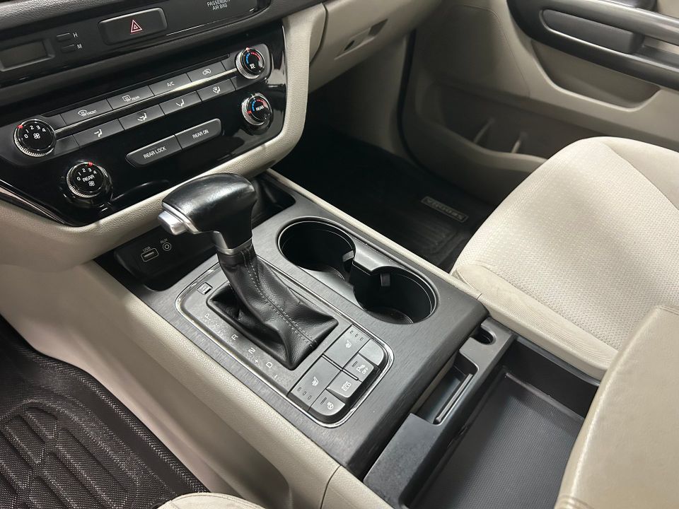 Kia Sedona 2018 - Image 12