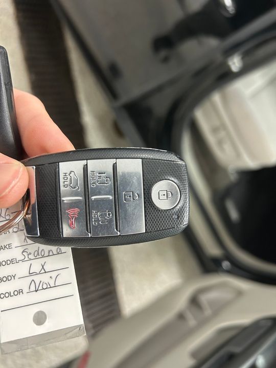 Kia Sedona 2018 - Image 16