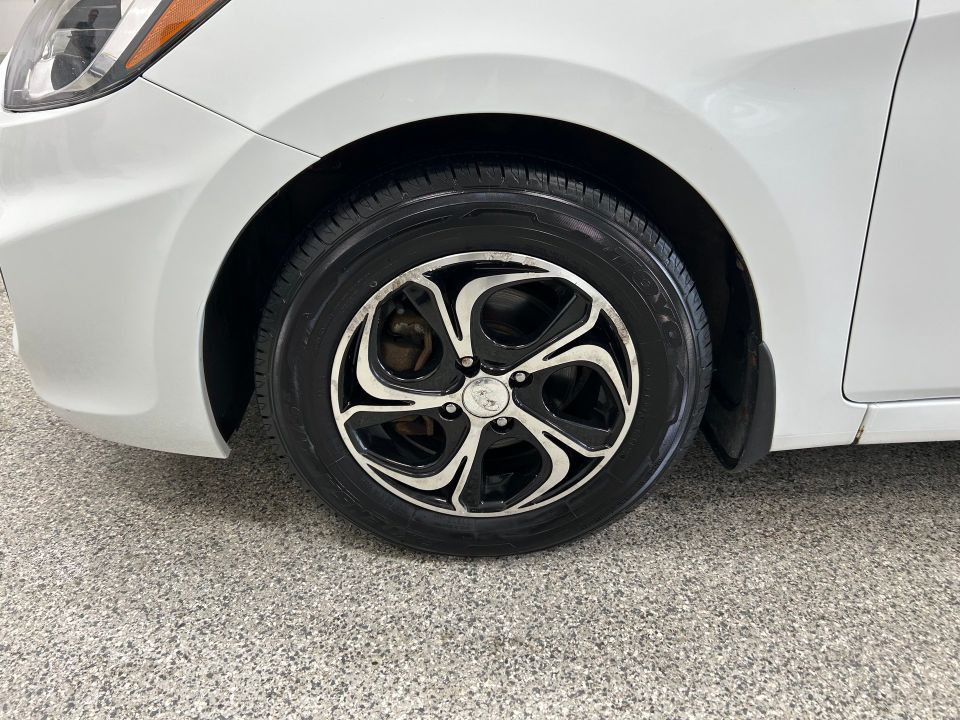 Hyundai Accent 2016 - Image 2