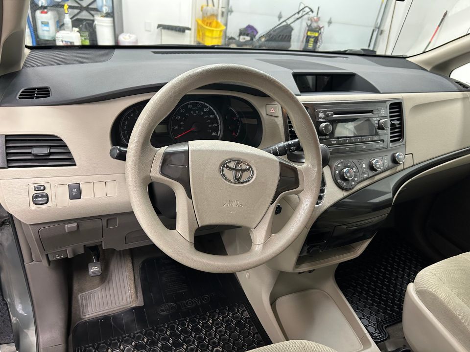 Toyota Sienna 2013 - Image 10