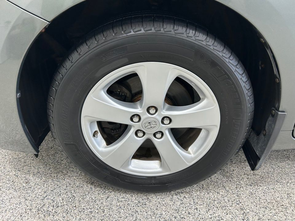 Toyota Sienna 2013 - Image 2