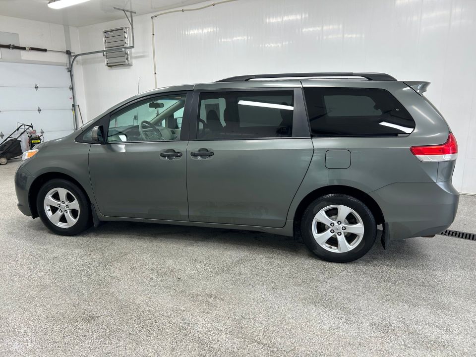 Toyota Sienna 2013 - Image 3