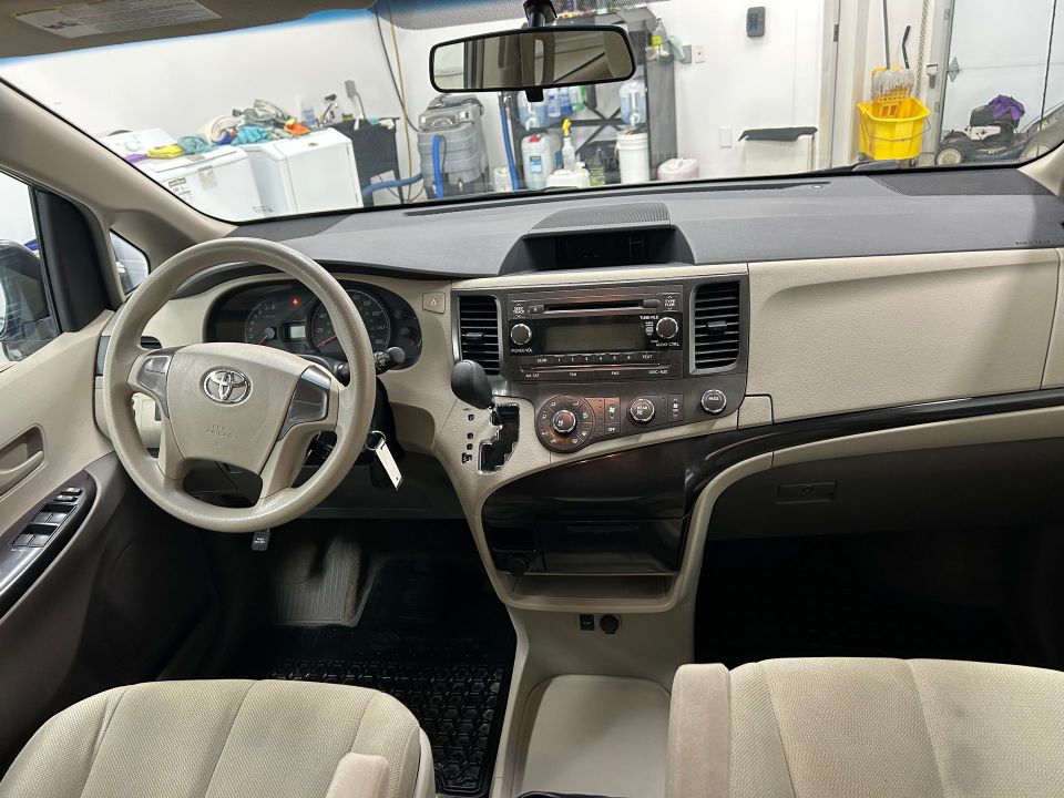 Toyota Sienna 2013 - Image 16