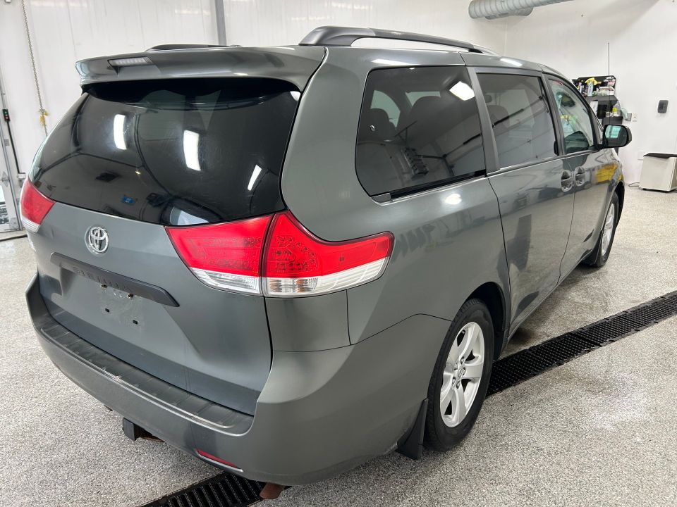 Toyota Sienna 2013 - Image 6