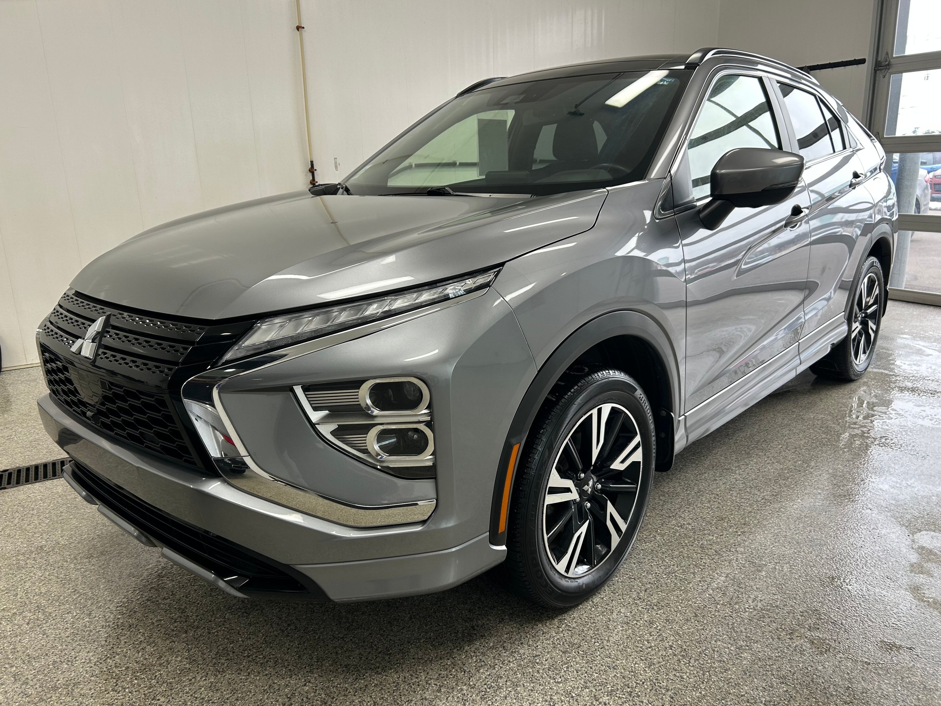 Mitsubishi Eclipse Cross 2023 - Thumbnail 1
