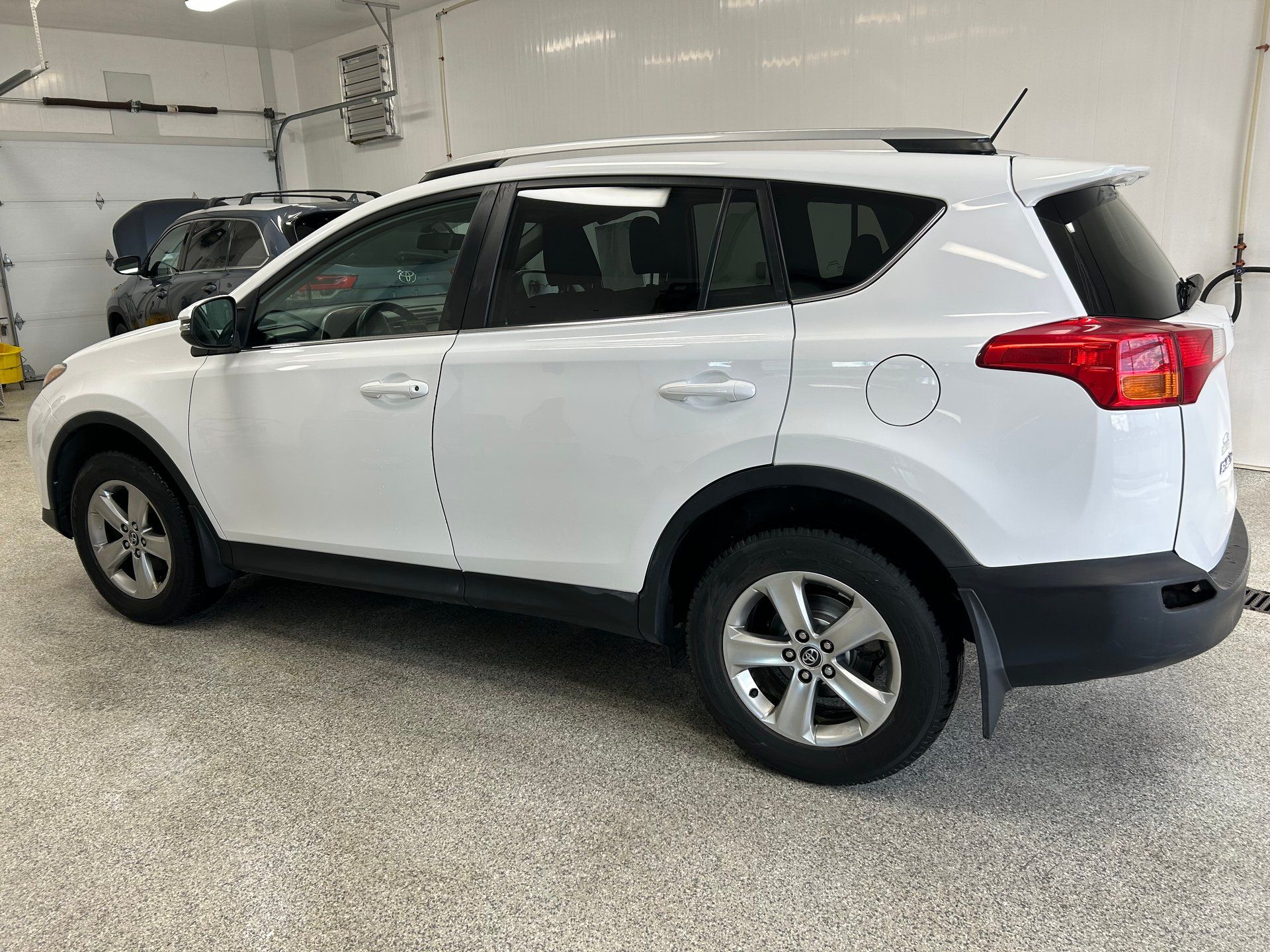 Toyota RAV4 2015 - Thumbnail 3