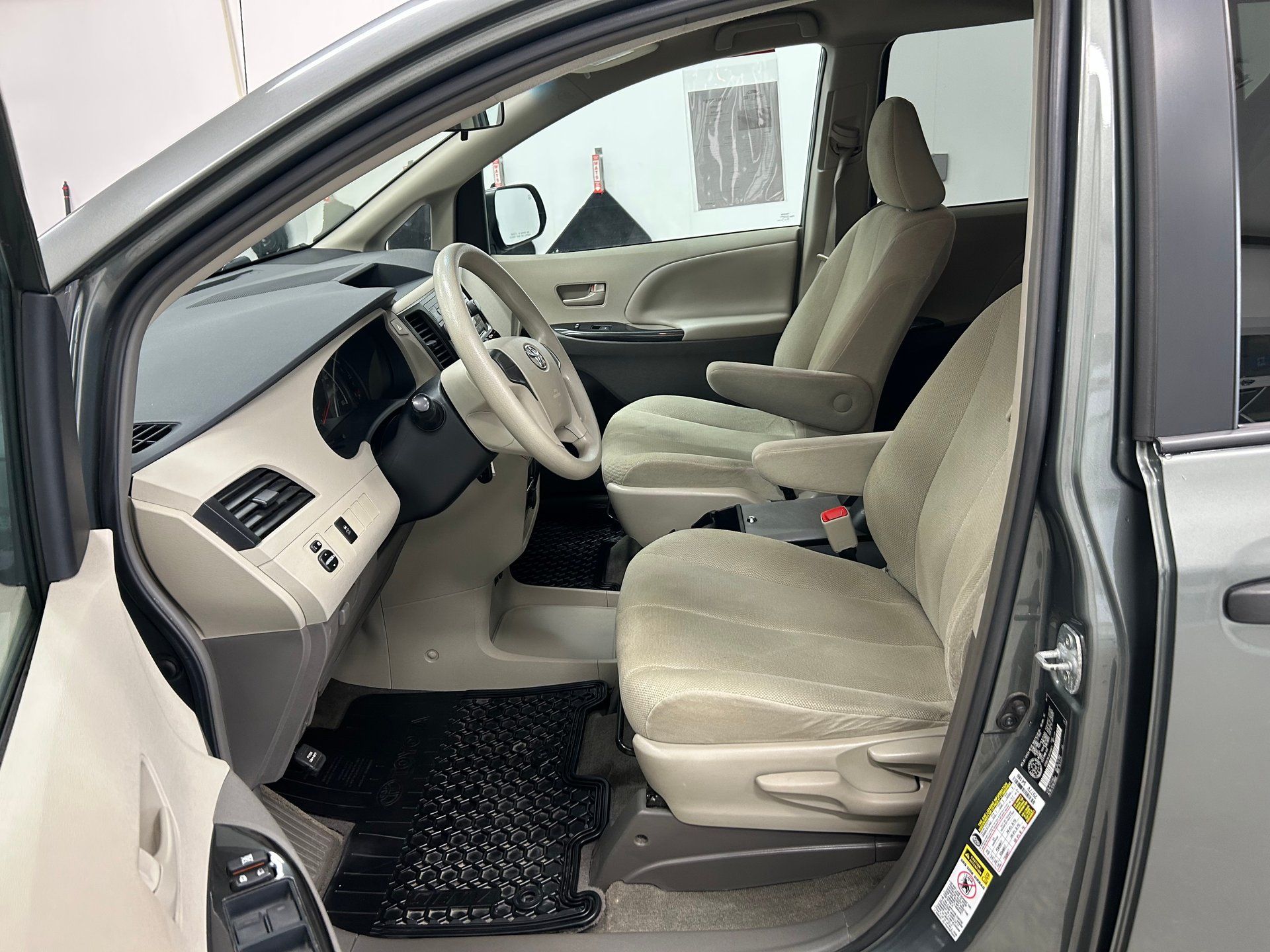 Toyota Sienna 2013 - Thumbnail 9