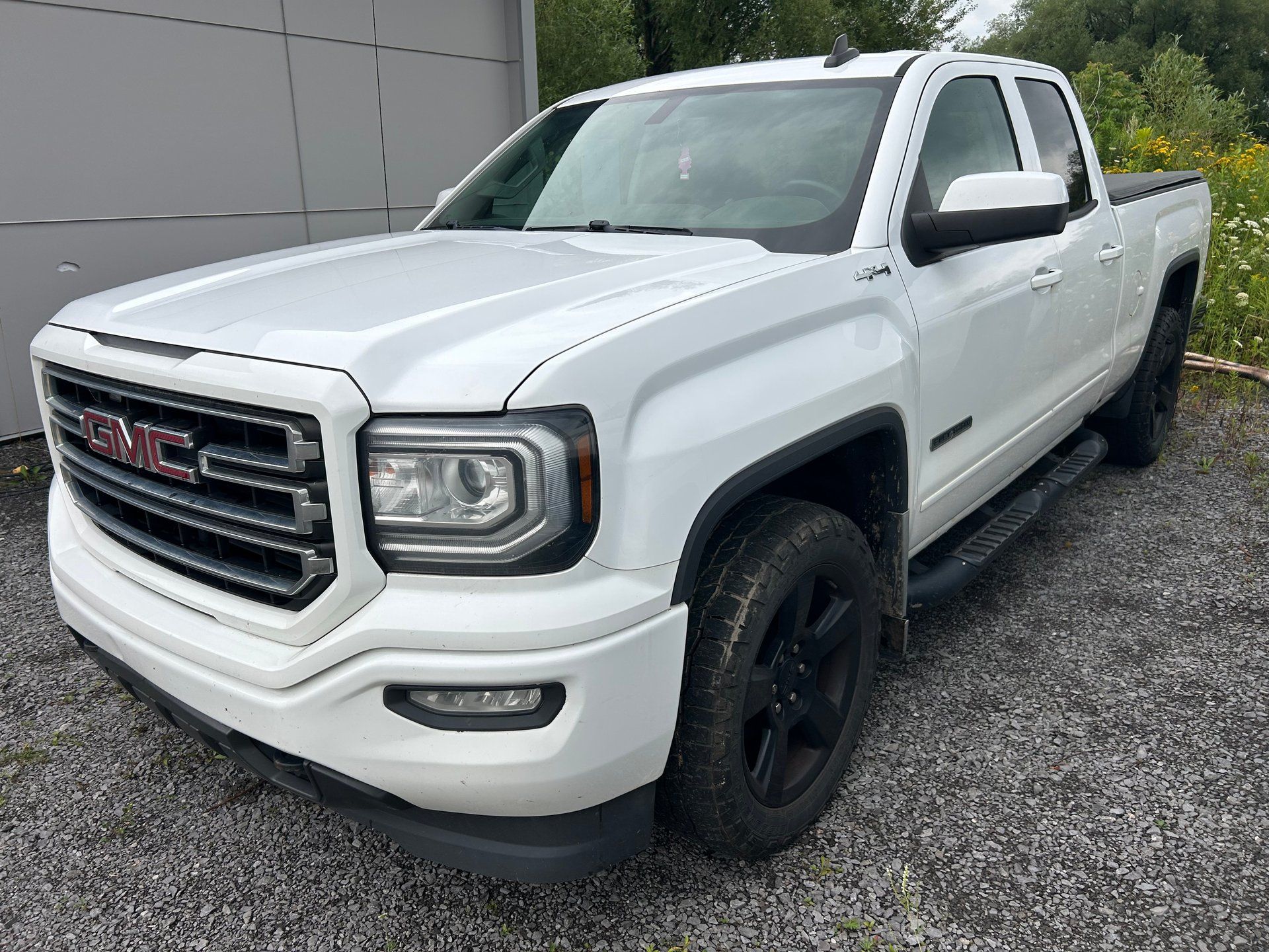 GMC Sierra 1500 2017 - Thumbnail 1