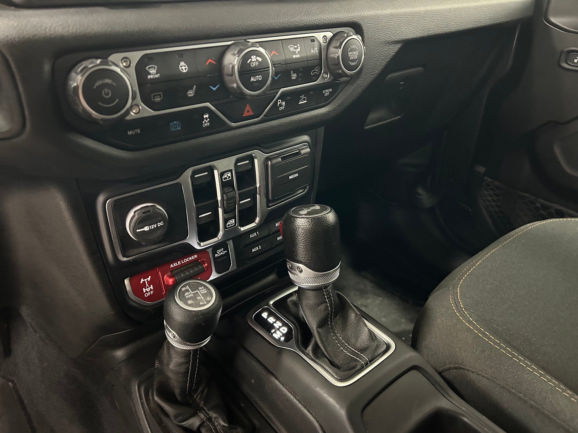 Jeep Wrangler 4xe 2024 - Thumbnail 14