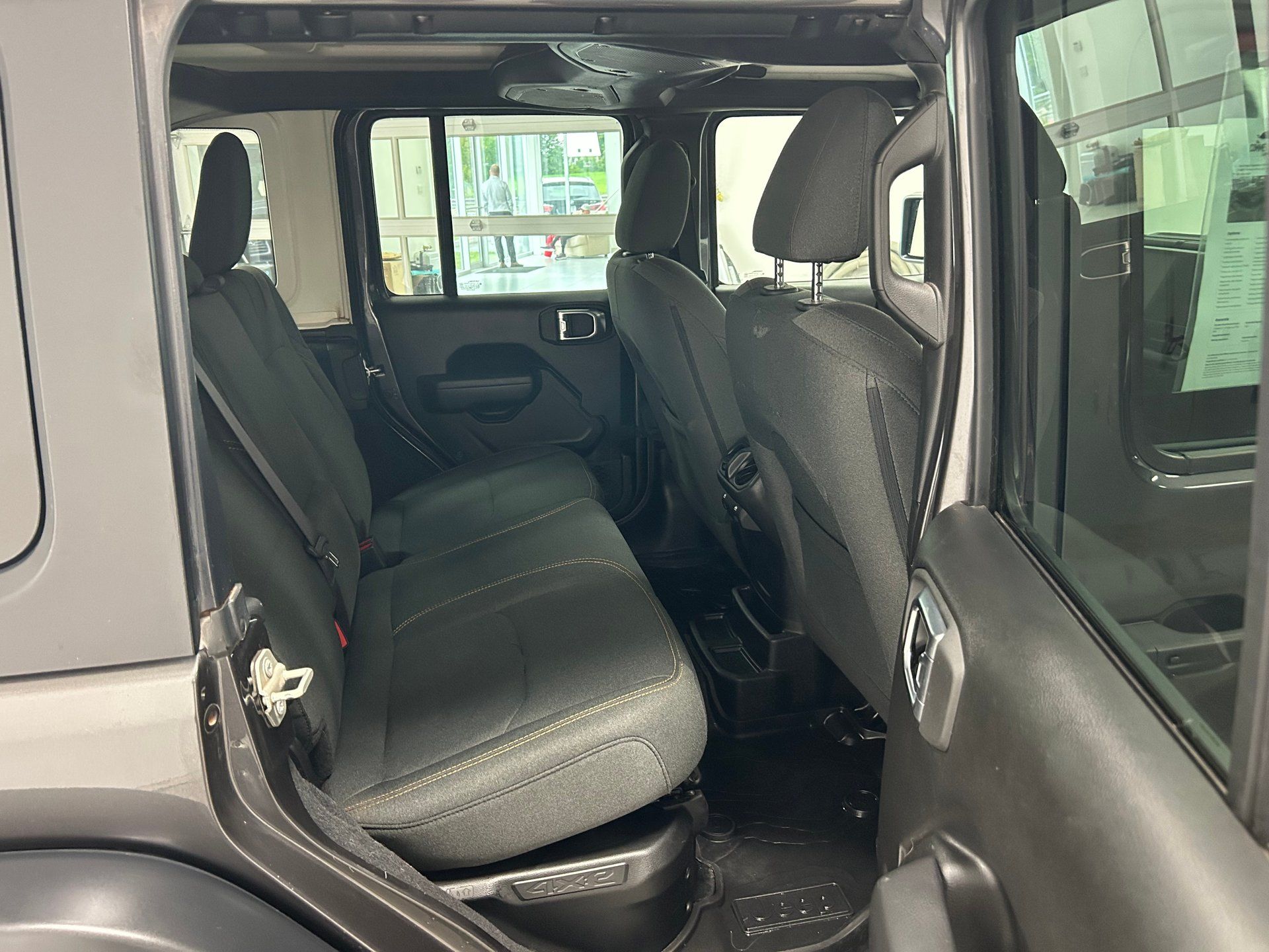 Jeep Wrangler 4xe 2024 - Thumbnail 18