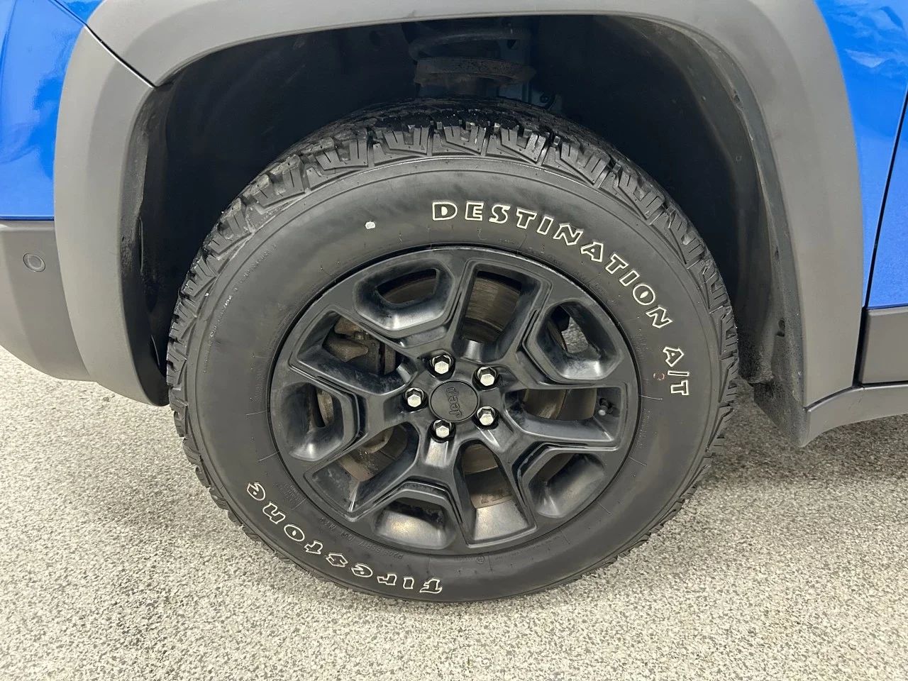 Jeep Cherokee 2023 - Thumbnail 4