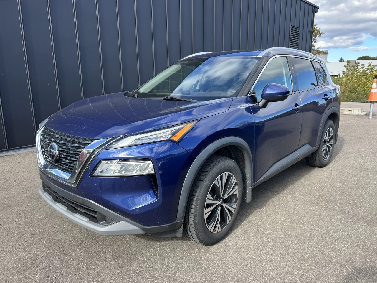 2021 Nissan Rogue SV Image principale