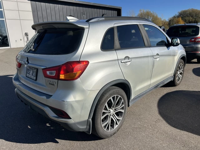 Mitsubishi RVR SE LTD 2018