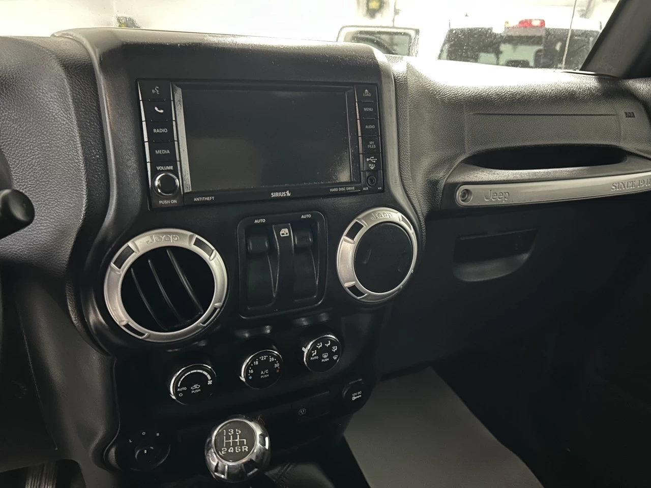 2015 Jeep Wrangler Sahara Image principale