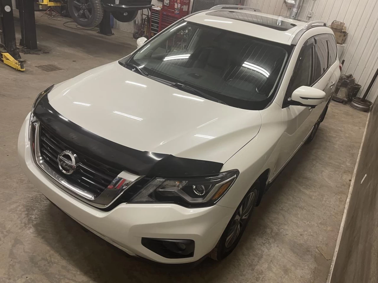 2017 Nissan Pathfinder 4WD 4dr SL Main Image