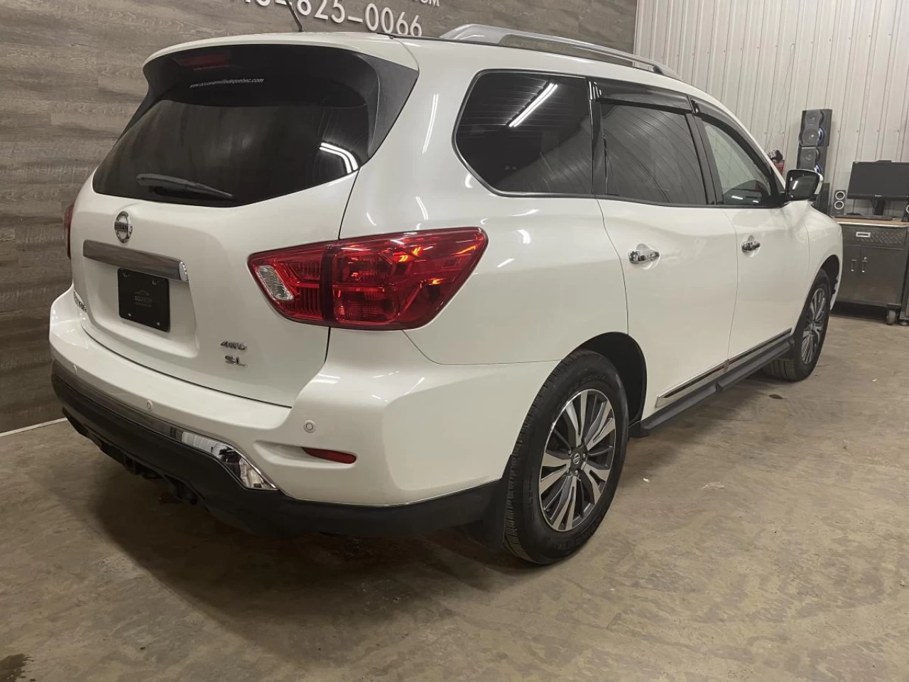 2017 Nissan Pathfinder 4WD 4dr SL Main Image