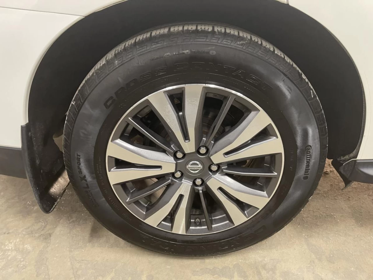 2017 Nissan Pathfinder 4WD 4dr SL Main Image