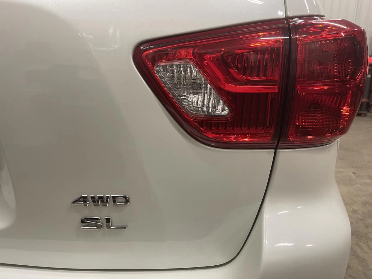 2017 Nissan Pathfinder 4WD 4dr SL Main Image