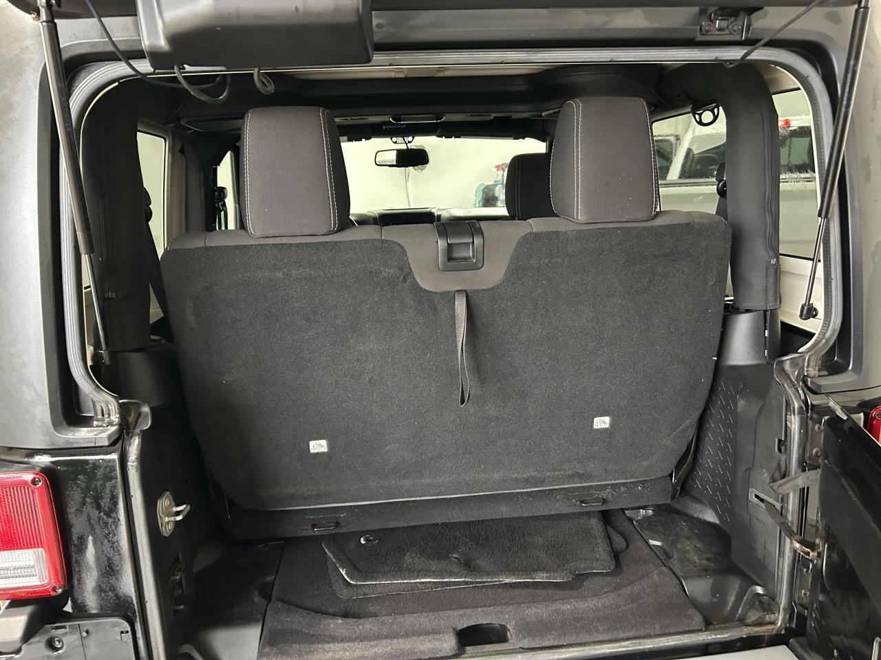 2015 Jeep Wrangler Sahara Image principale