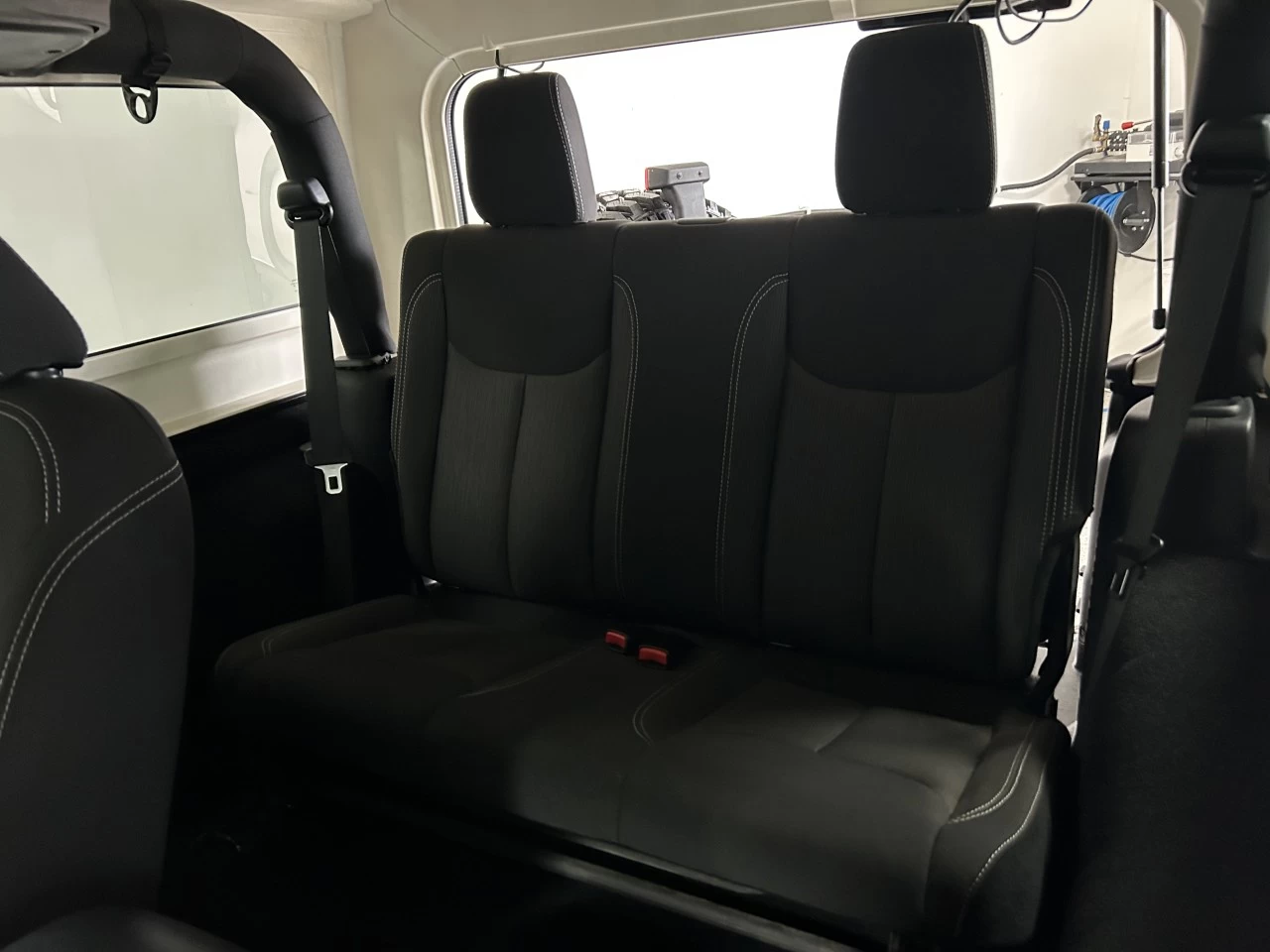 2015 Jeep Wrangler Sahara Image principale