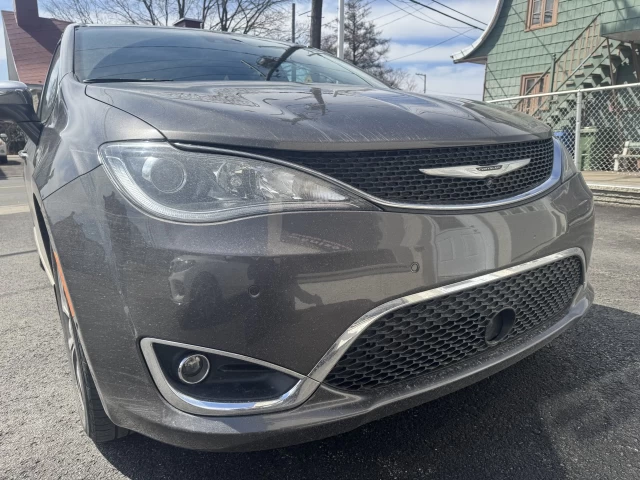Chrysler Pacifica Limited 35th Anniversary 2020