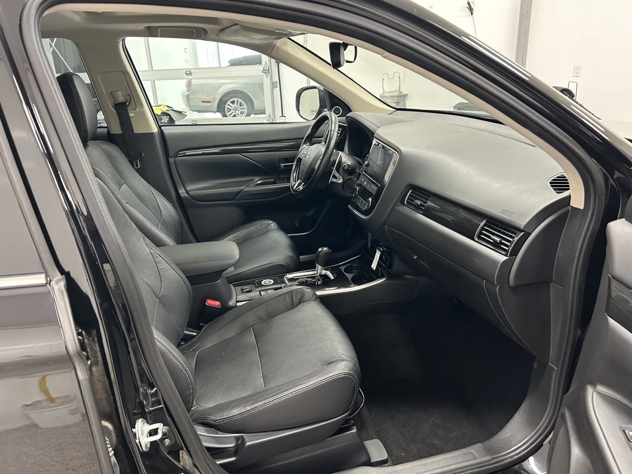 2017 Mitsubishi Outlander GT Main Image