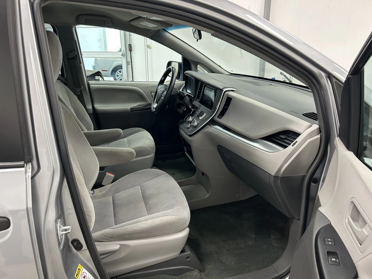 2017 Toyota Sienna 5dr 7-Pass FWD Image principale