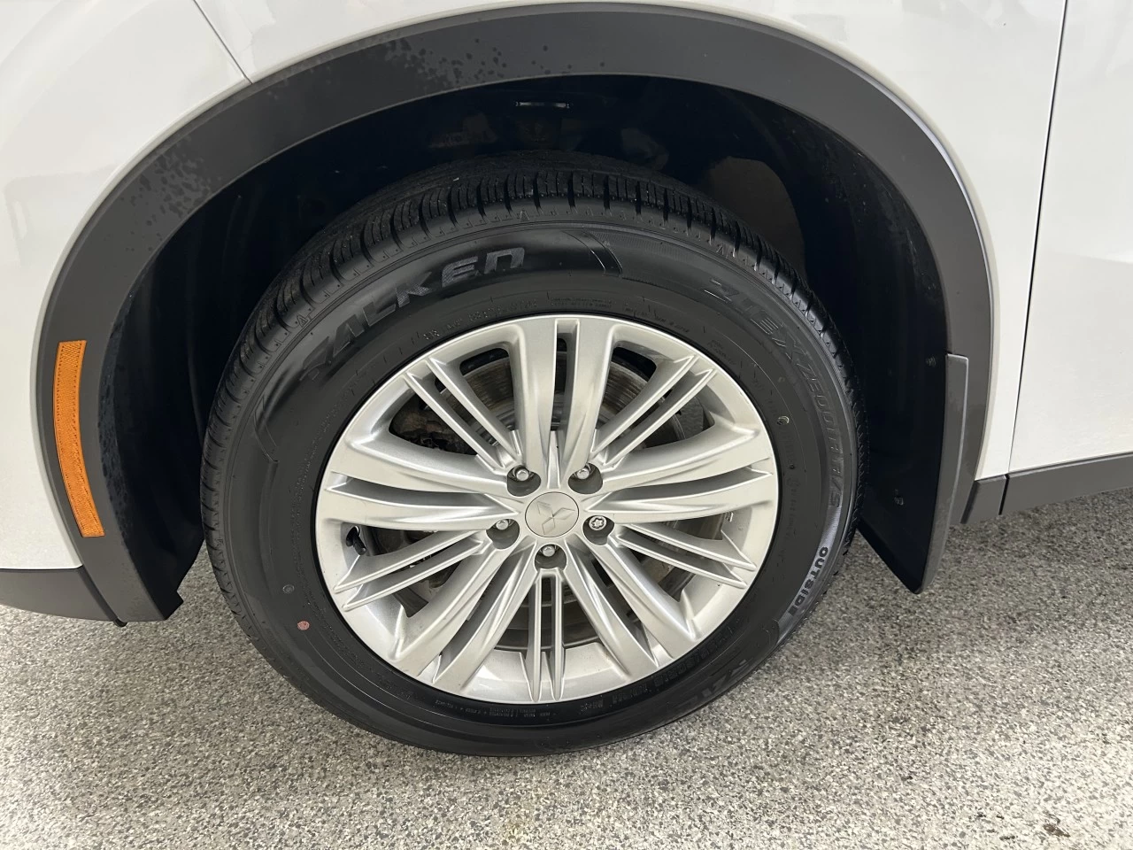 2023 Mitsubishi Outlander ES Image principale