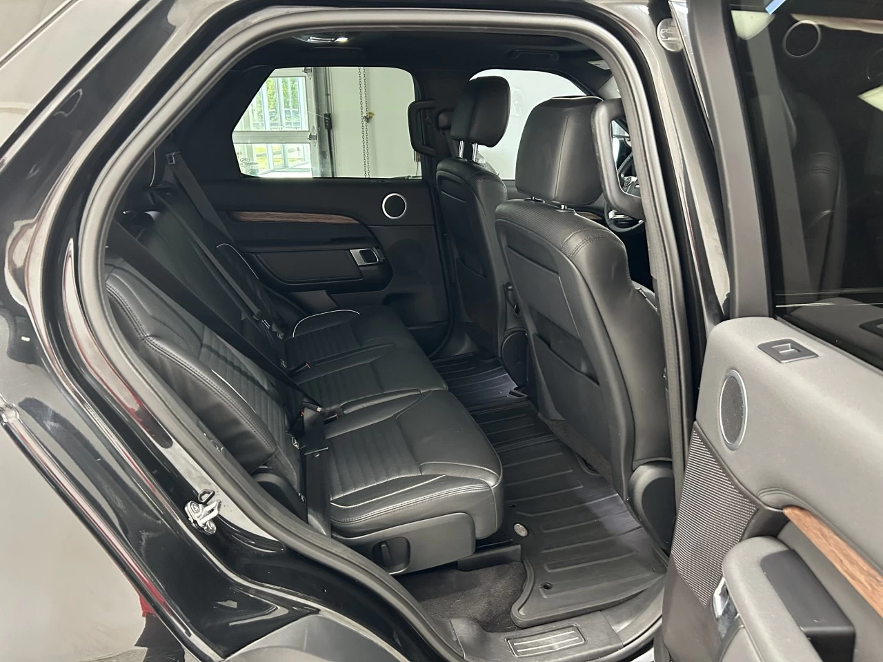 2017 Land Rover Discovery Td6 HSE Image principale