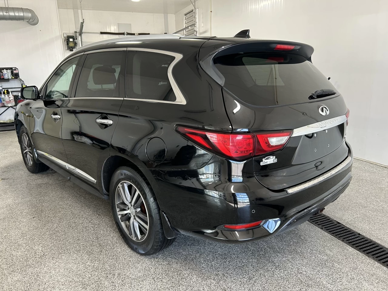 2017 INFINITI QX60 AWD 4dr Main Image