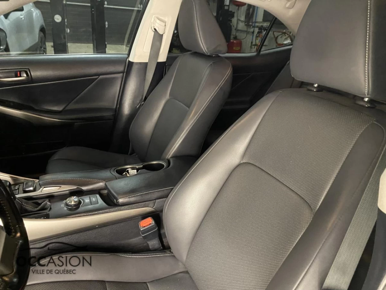 2019 Lexus IS 300 AWD Image principale