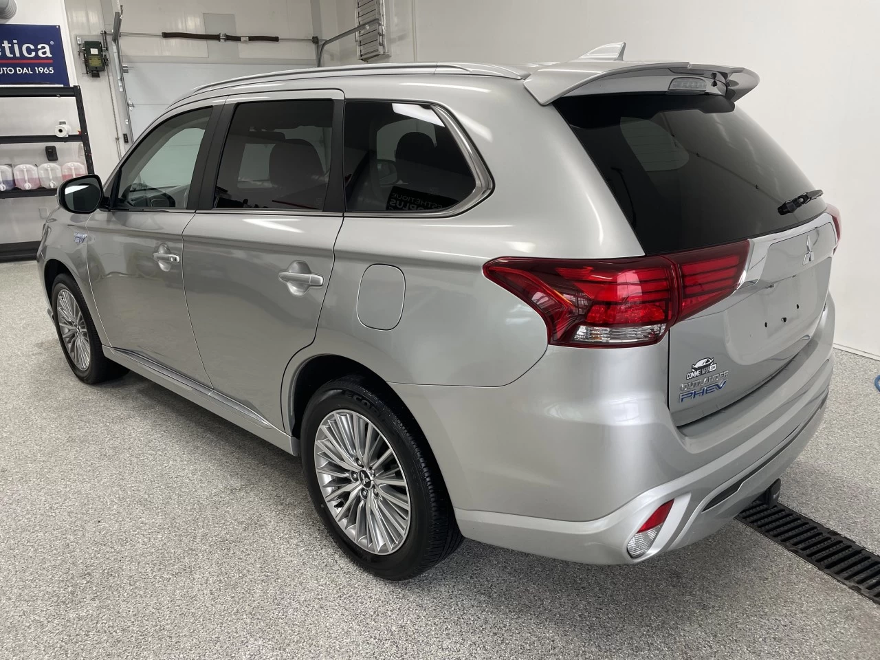 2020 Mitsubishi Outlander PHEV SEL Image principale