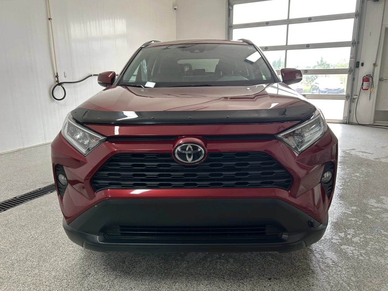 2020 Toyota RAV4 XLE Image principale