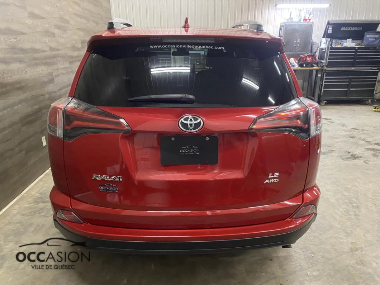 2017 Toyota RAV4 AWD 4dr LE Image principale