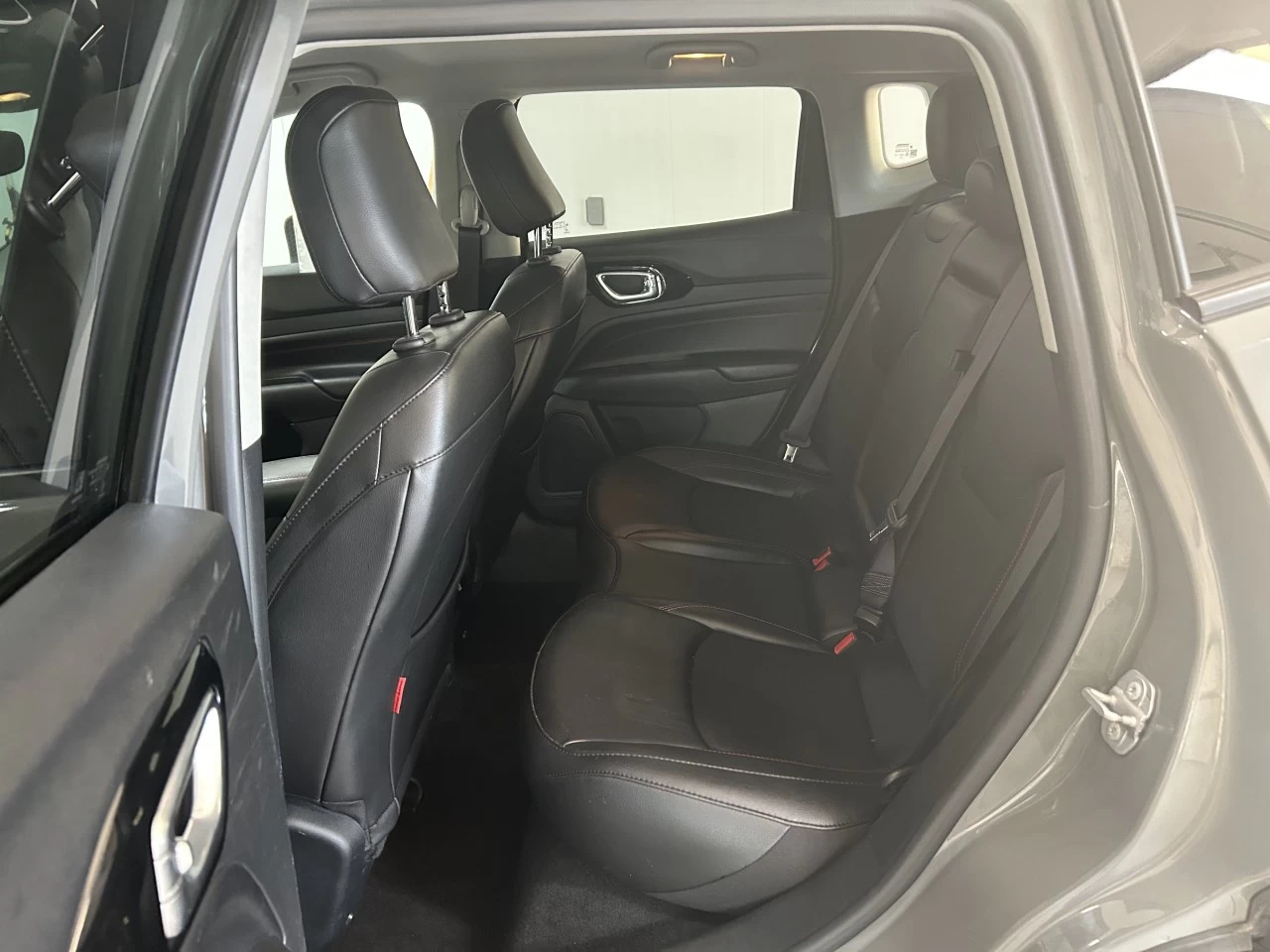 2022 Jeep Compass Trailhawk Image principale