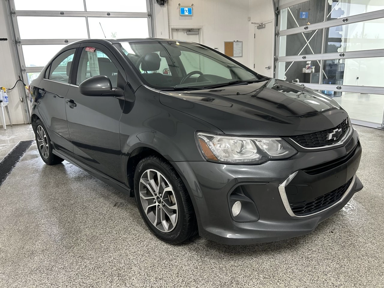 2018 Chevrolet Sonic LT Image principale