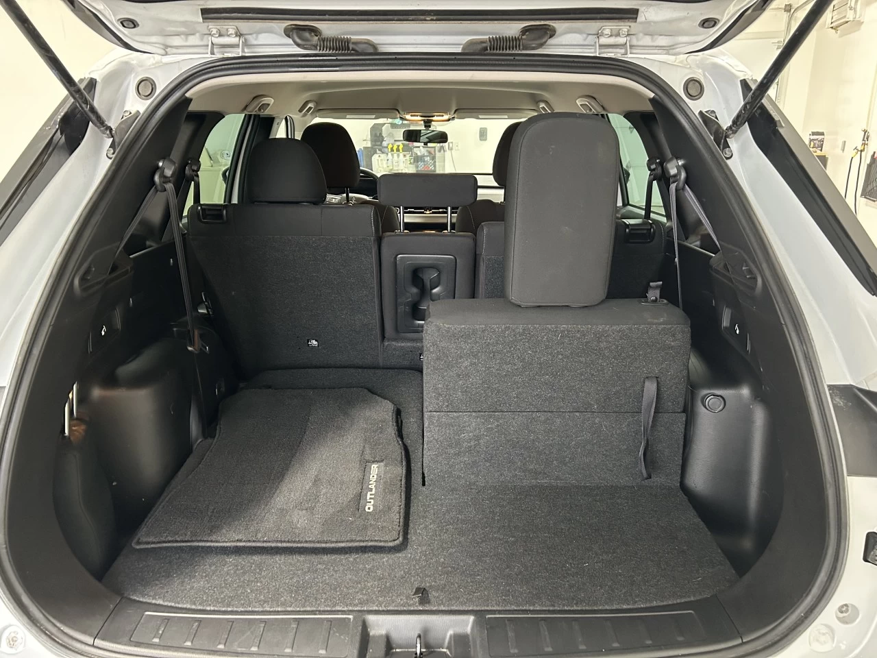 2023 Mitsubishi Outlander ES Image principale