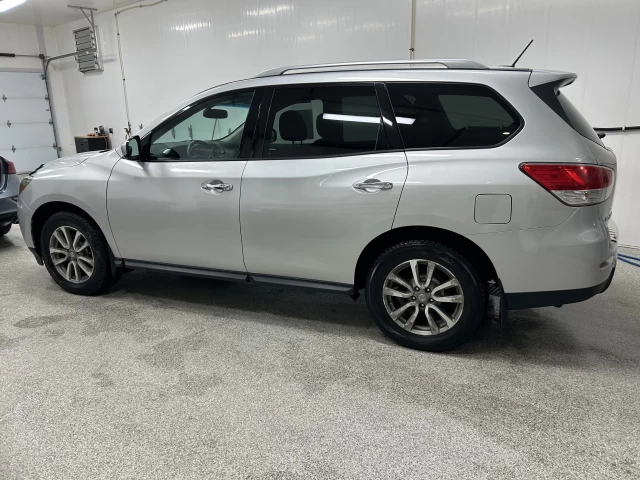 Nissan Pathfinder SV 2016