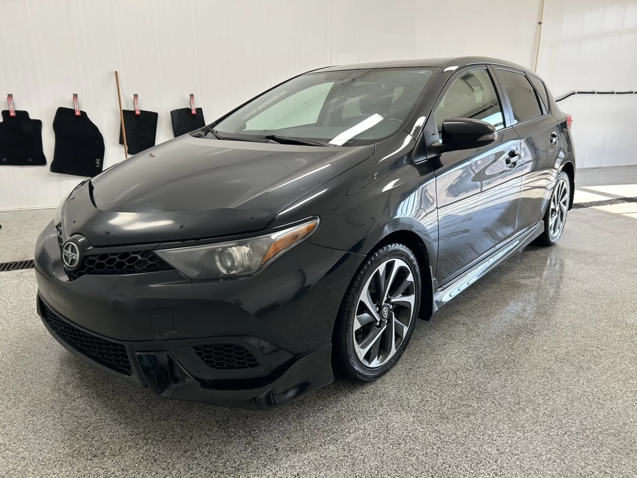 2016 Scion iM 4dr HB Image principale
