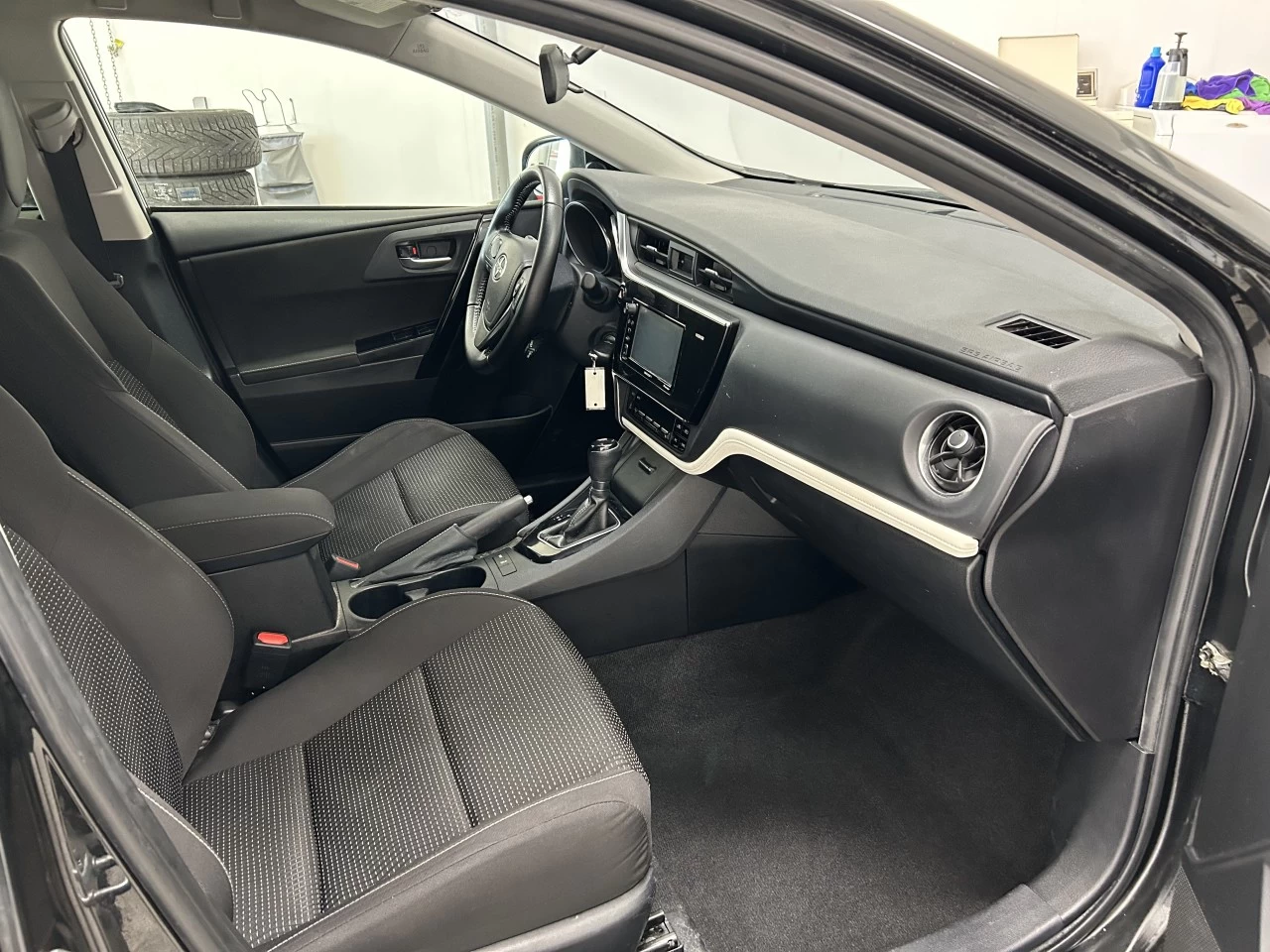 2016 Scion iM 4dr HB Image principale