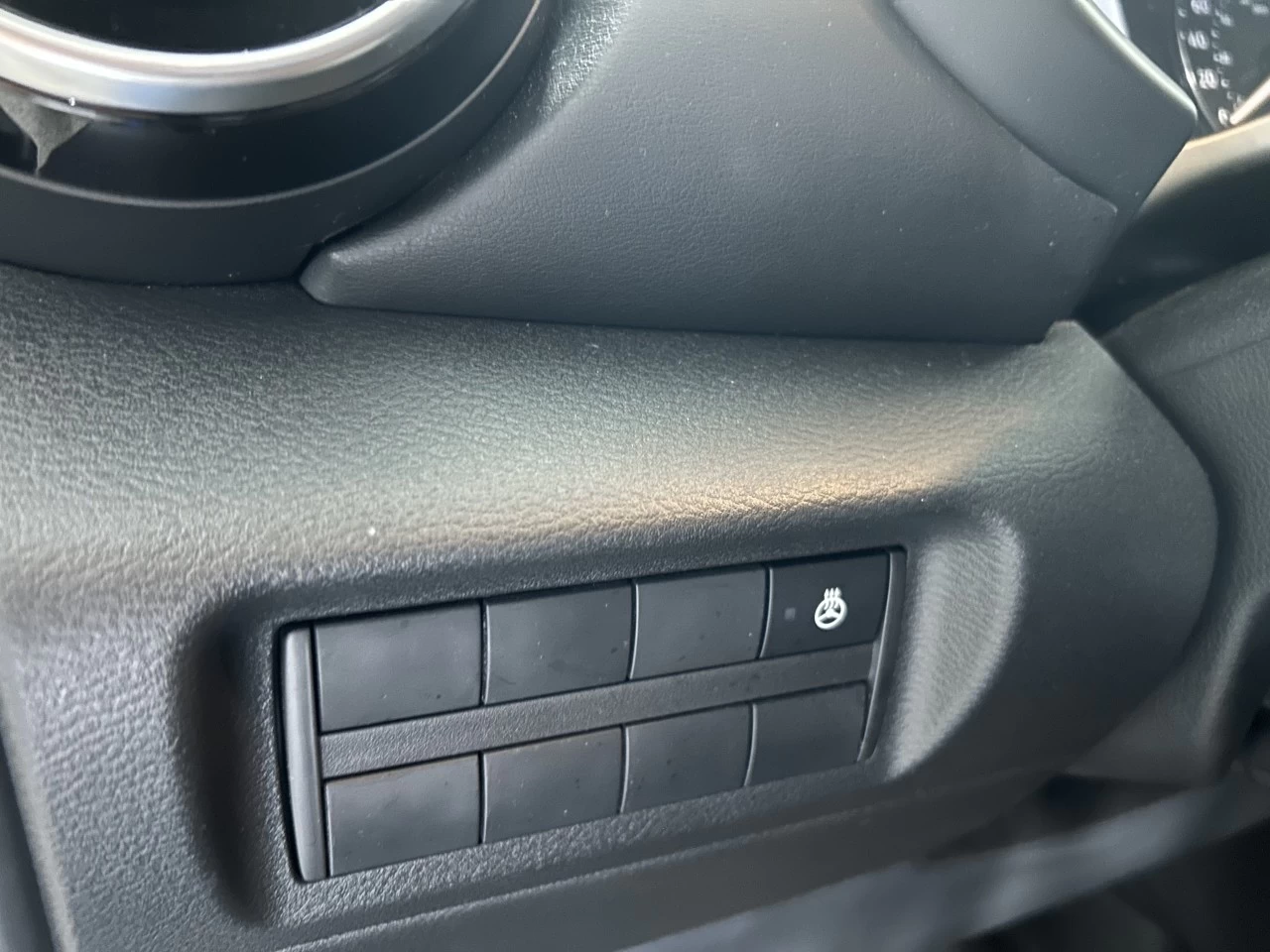 2022 Nissan Kicks SR Image principale