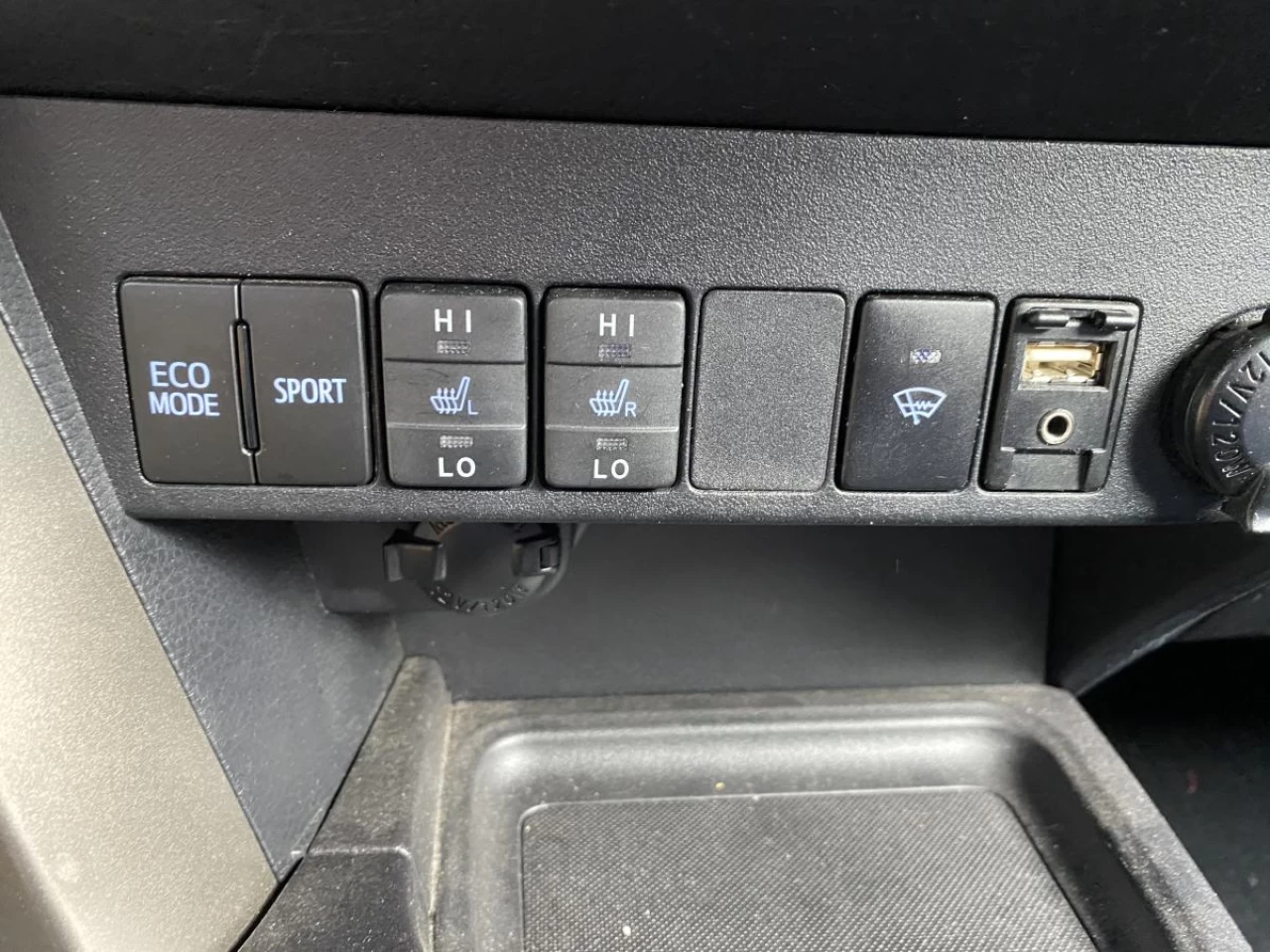 2015 Toyota RAV4 AWD 4dr LE Main Image