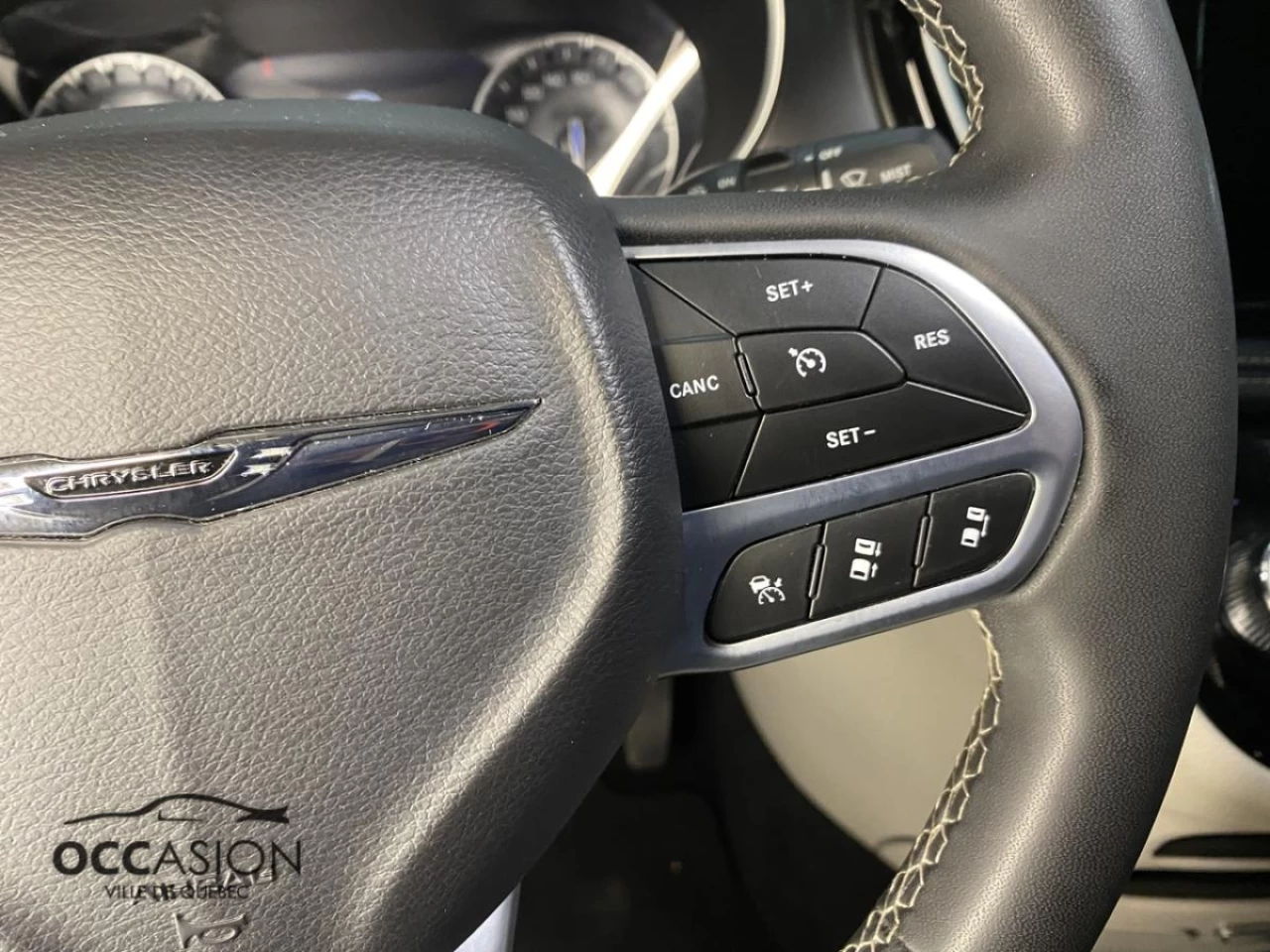 2023 Chrysler Pacifica Touring L FWD Main Image