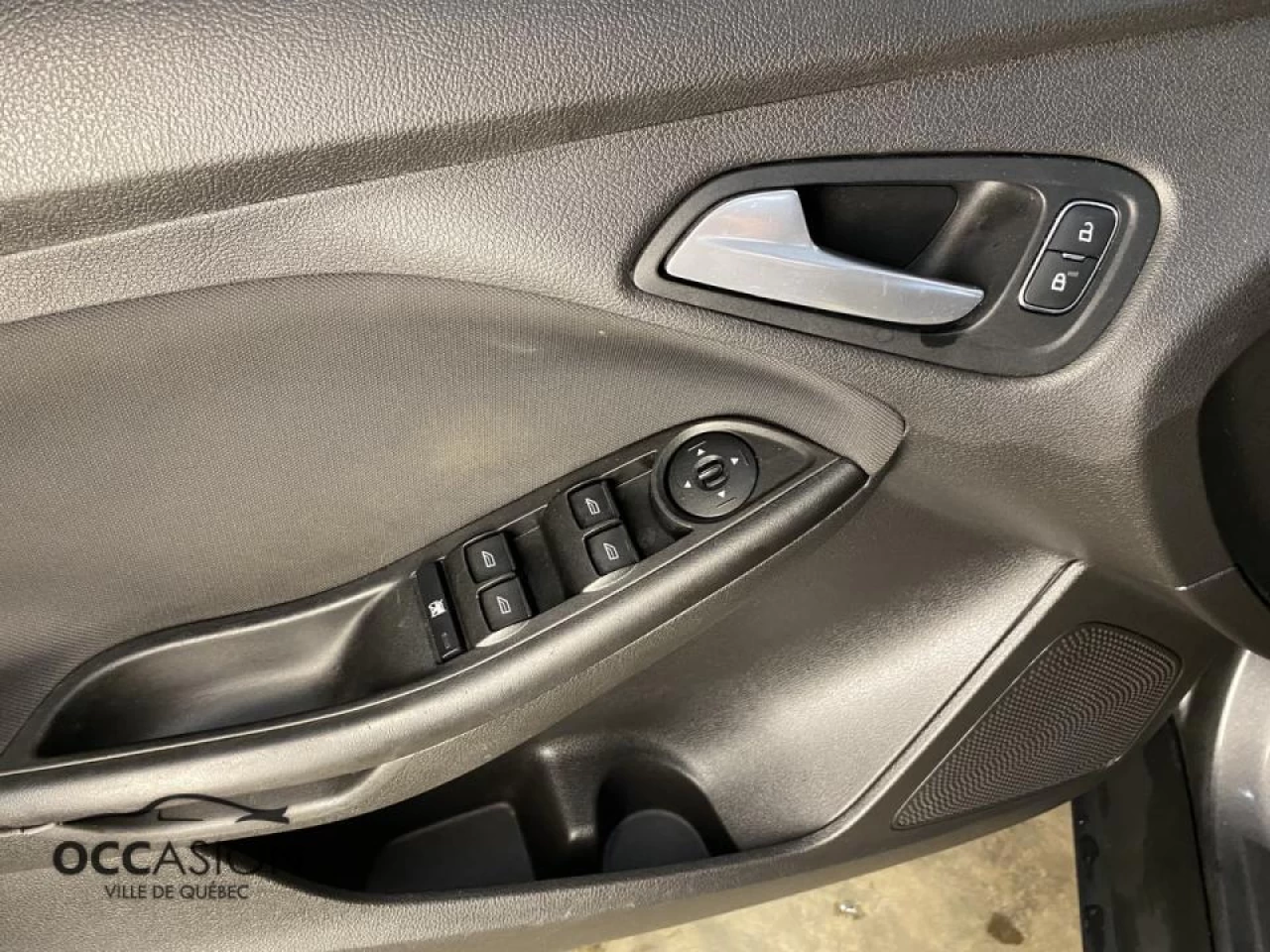 2018 Ford Focus SE Sedan Image principale