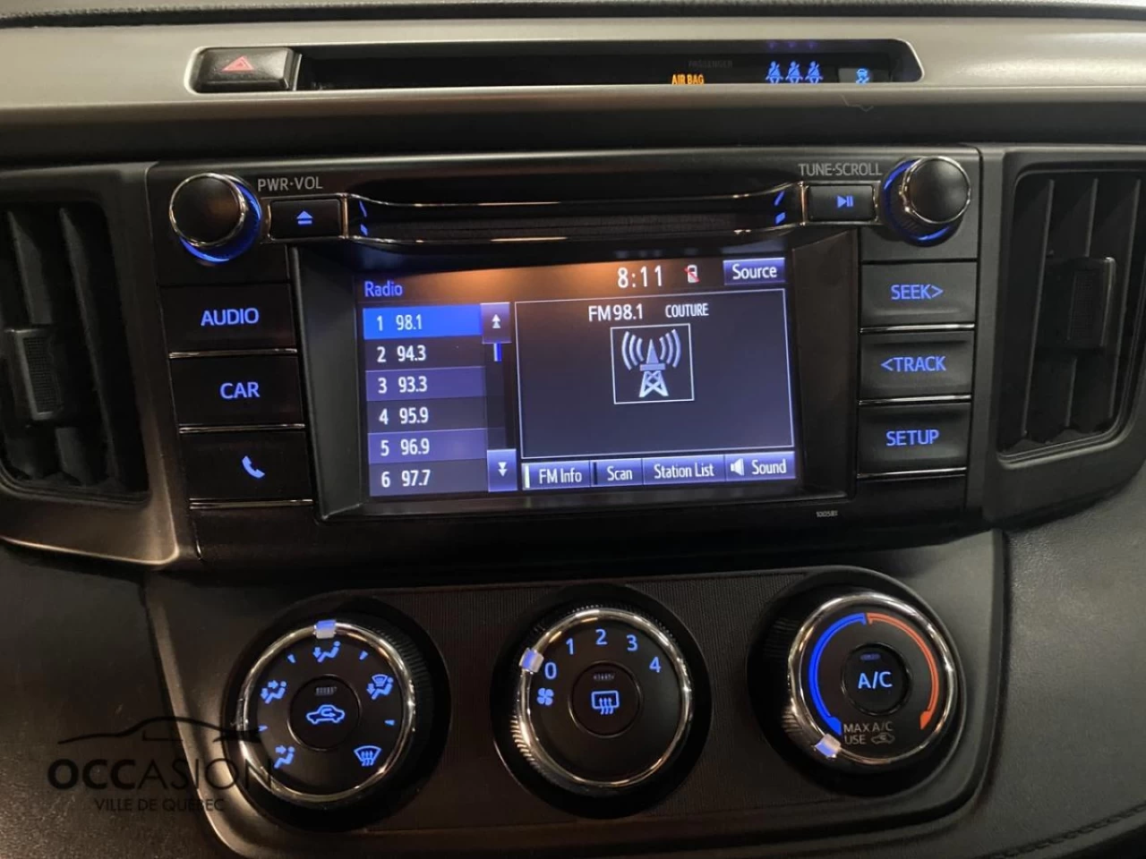 2017 Toyota RAV4 AWD 4dr LE Image principale